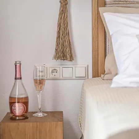 Ruby Of Naxos * Agios Prokopios (Naxos)